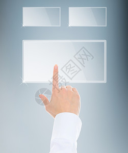 手指推动虚拟键盘按钮的图片图片