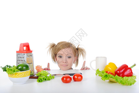 厨房的饥饿女孩孤立的白人女孩图片