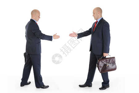 两名商人伸出双手握图片