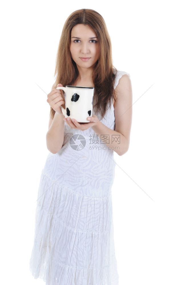 他手上拿着一个大杯子的女人孤立在白种背景上图片