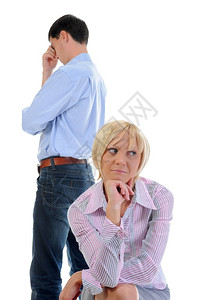 男人和女人吵架隔离在白色背景上图片
