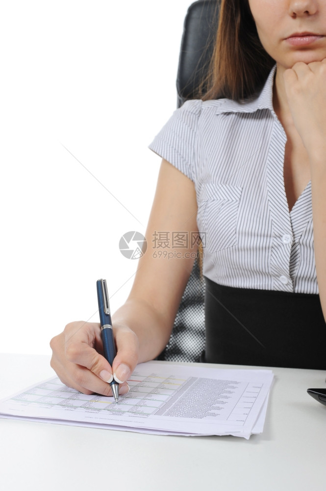 一名在表格办公室处理文件的妇女图像图片