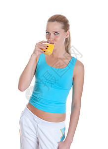 体育女运动员喝橙汁白种背景孤立背景图片