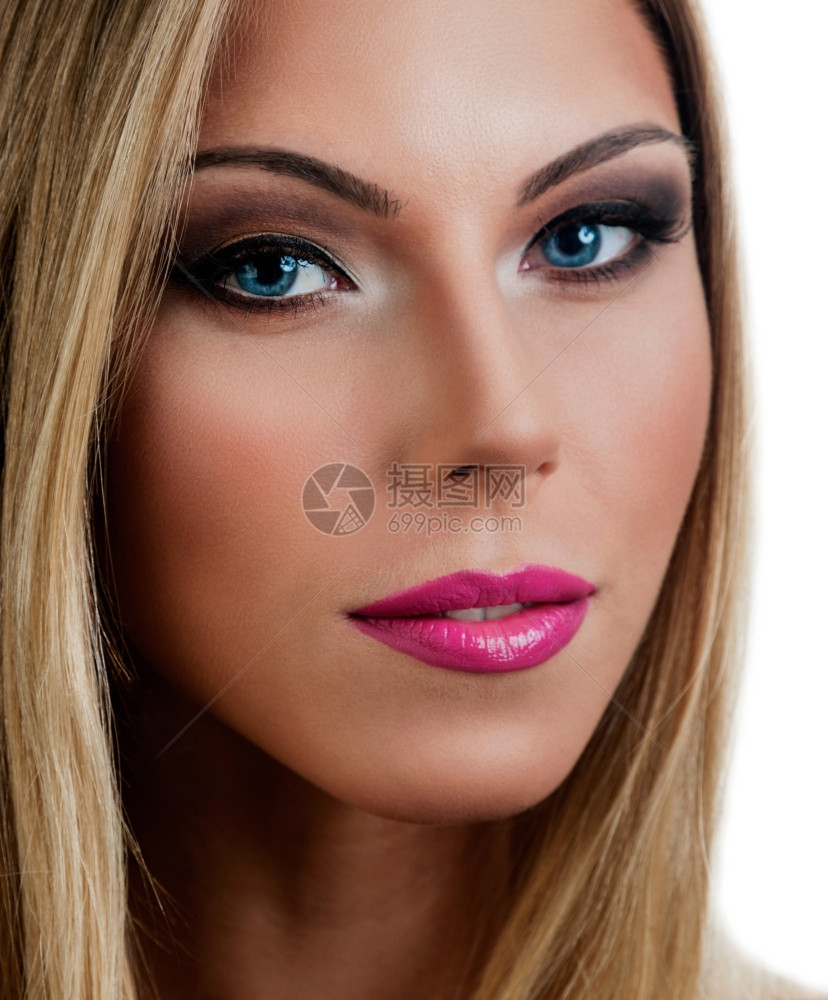 专业化妆概念美容和完皮肤的年轻女肖像白种背景的孤立图片