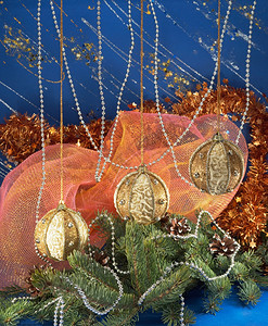 布莱凯洛圣诞节日配有树枝节日球和其他装饰品背景