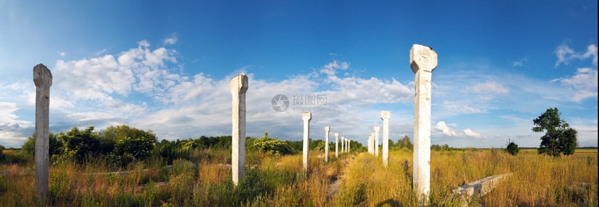 夏季田地的农场被毁七拍综合图片图片