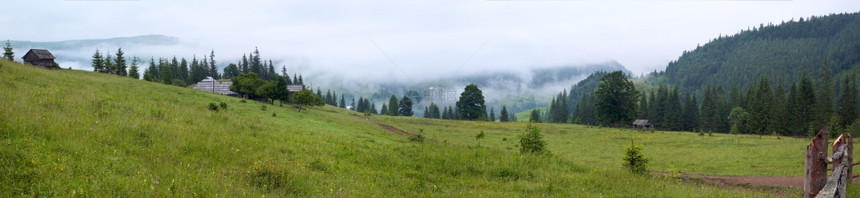 夏季山上弥漫着浓雾四拍综合图片图片