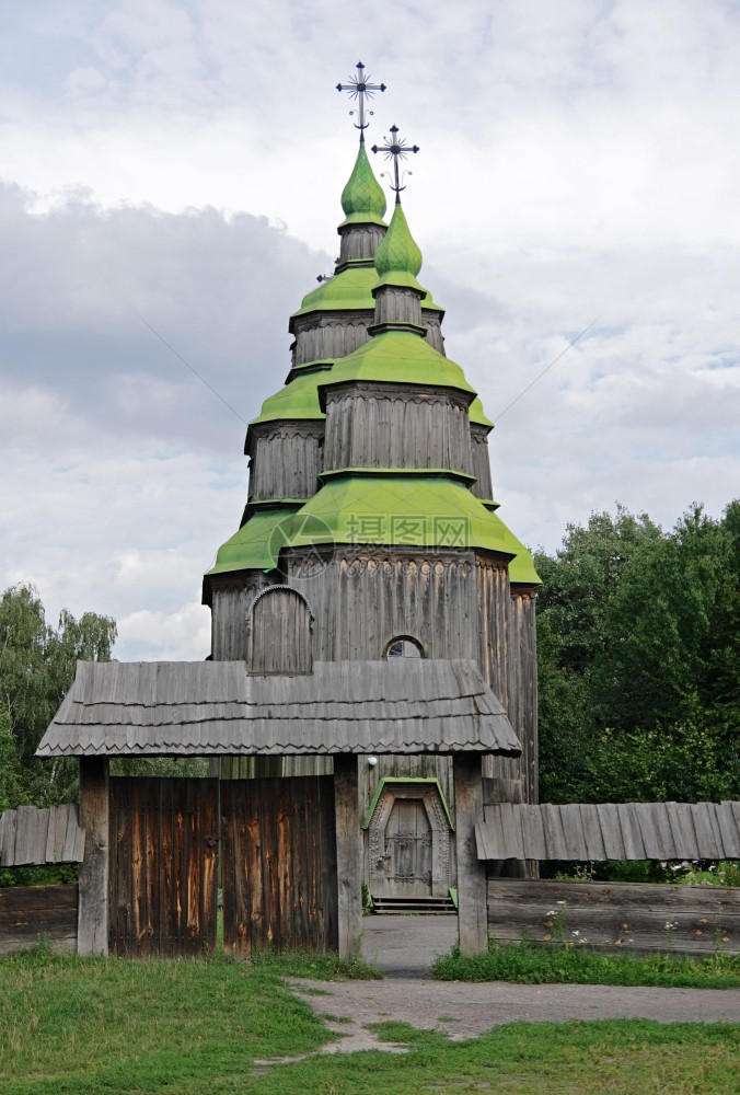 乌克兰历史木材教堂Pirogovo村基辅附近乌克兰民间建筑博物馆图片