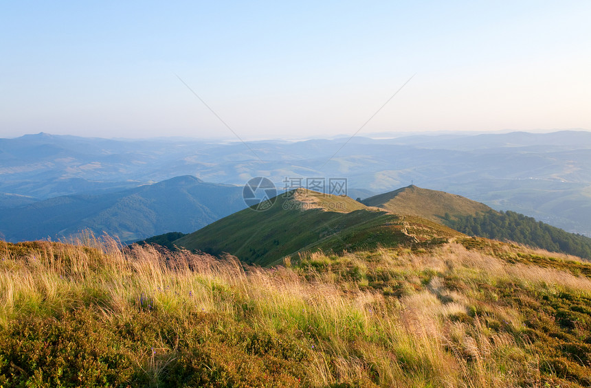 山顶有乌克兰喀尔巴阡山图片