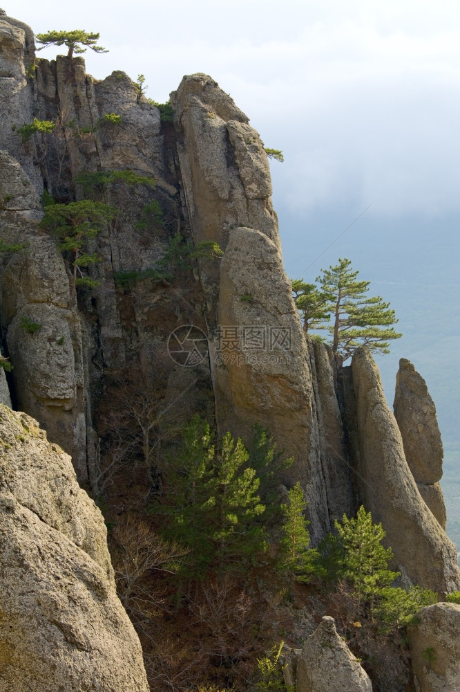 洛基山脉风景乌克兰里米亚Demerdzhi山Demerdzhi附近幽灵谷图片