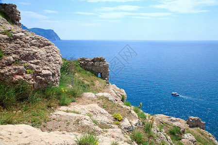 从Balaclava乌克兰尼里梅亚海岸热那塞堡垒的夏季海景图片