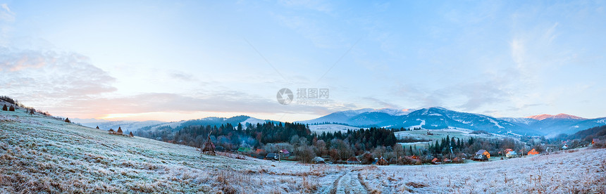 第一次秋天在草地上冷冻干堆山村日出缝了三针图片