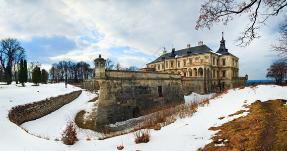 斯坦尼斯拉夫城堡房子高清图片