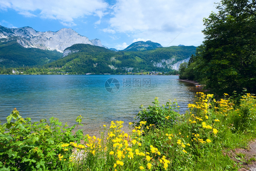 美丽的夏天阿尔卑斯湖格伦德西风景奥地利图片