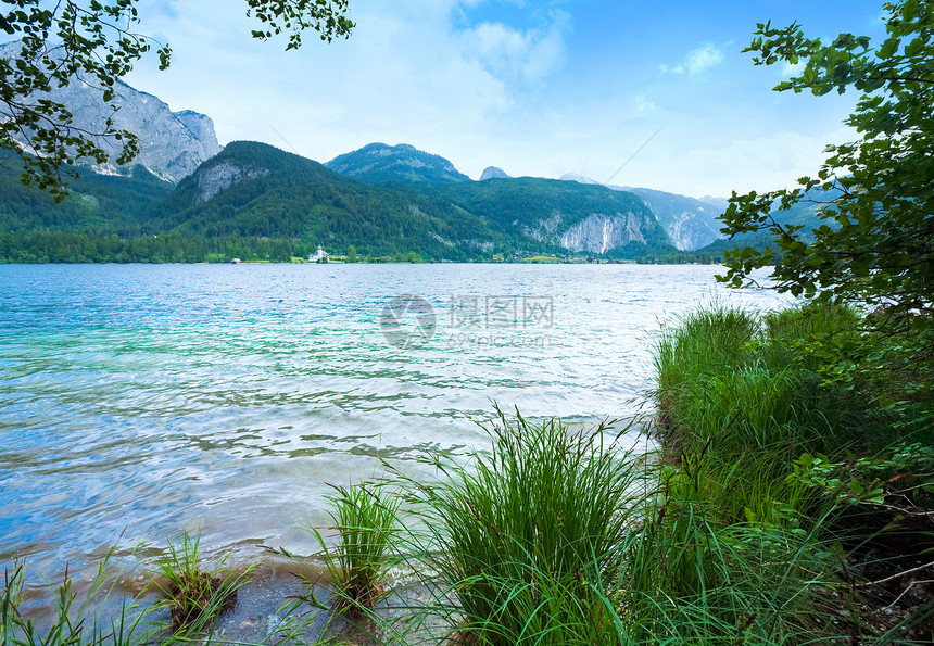 美丽的夏天阿尔卑斯湖格伦德西风景奥地利图片