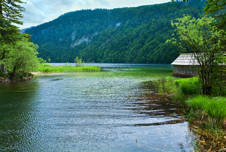 美丽的夏日天阿尔卑斯湖托普利茨西风景奥地利高清图片