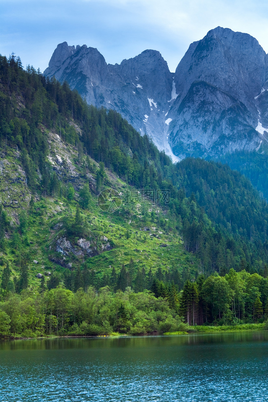 美丽的夏天阿尔卑斯湖Gosausee风景奥地利图片