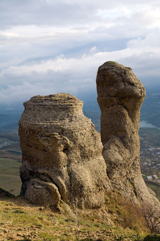 洛基山脉风景乌克兰里米亚Demerdzhi山Demerdzhi附近幽灵谷图片