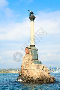 被切割船只纪念碑塞瓦斯托波尔市1905年建造乌克兰里米亚的象征图片