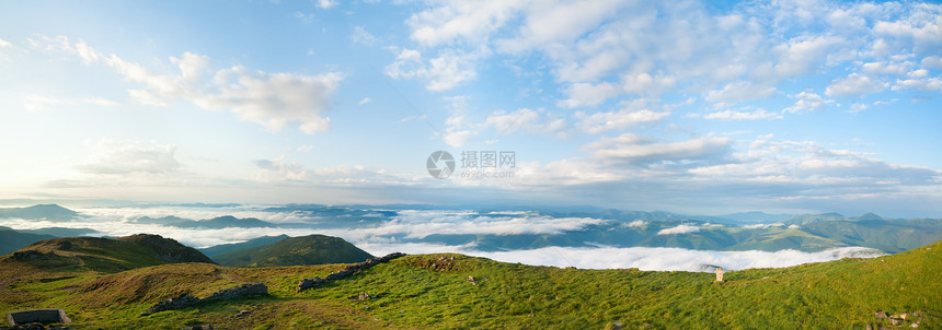 夏季早晨有云山全景乌克兰喀尔巴阡山三针缝合图像图片