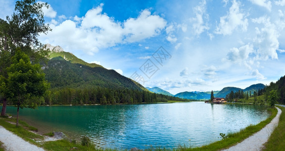 美丽的夏季阿尔卑斯湖Pilllesee全景奥地利两张综合照片图片