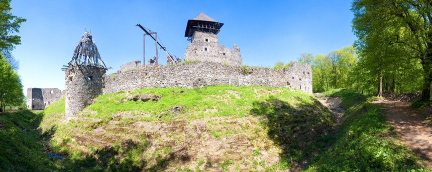 Nevytsky城堡废墟夏季景象Kamyanitsa村乌日霍罗德以北12公里ZakarpattiaOblast乌克兰13世纪建造图片
