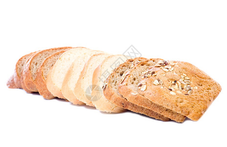 白底孤立的黑麦和小面包片图片