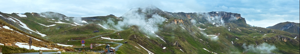 夏季阿尔卑斯山脉Grossglockner高阿尔卑斯山路景图片