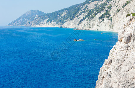 从伊奥尼亚海希腊列夫卡达的波尔托卡齐基海滩美丽的夏季风景图片