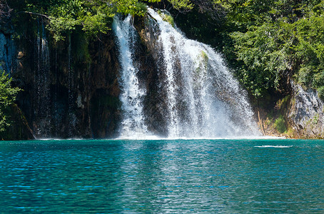 普利维茨湖泊公园克罗地亚美丽的瀑布和海绿色瘸脚湖图片