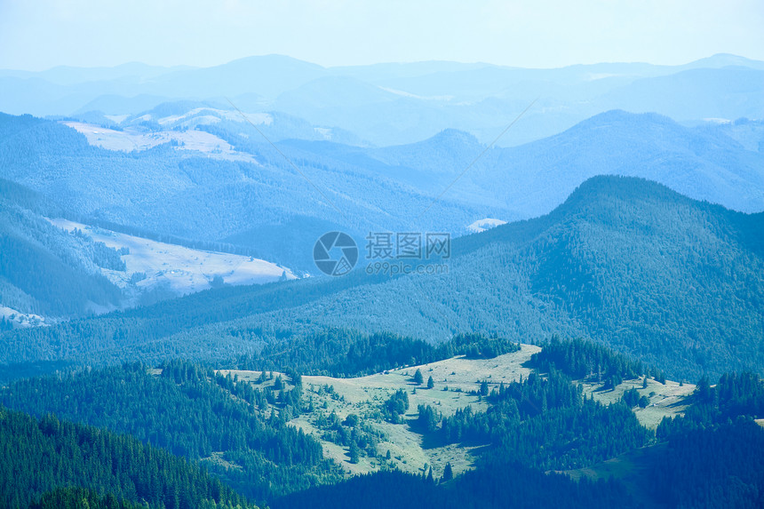 夏季雾山地景观喀尔巴阡山乌克兰图片