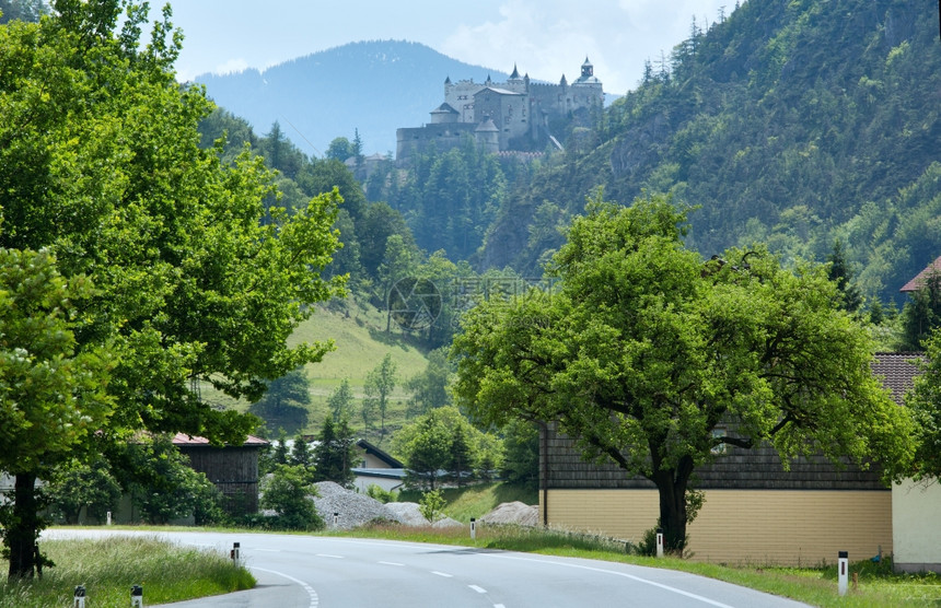 阿尔卑斯山城堡夏季风景奥地利Hohenwerfen城堡建于1075至8年之间图片