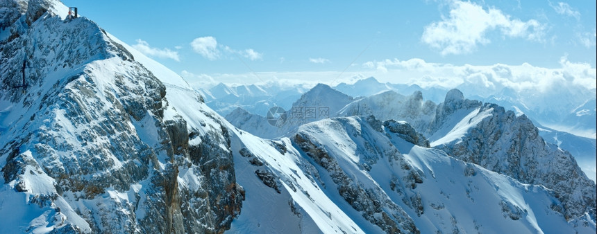 Dachstein山地表顶部奥利的冬季荒凉景色图片