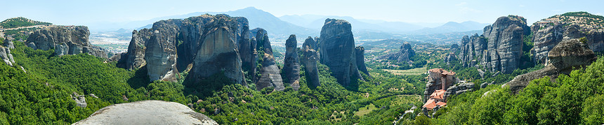 中观拉希腊重要岩石修道院综合体夏季全景图片