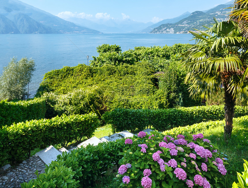 Como湖意大利海岸夏季风景图片