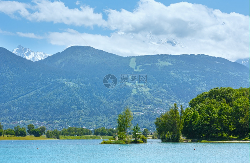 Passy湖和Blanc山群夏季观测法国查莫尼克斯图片