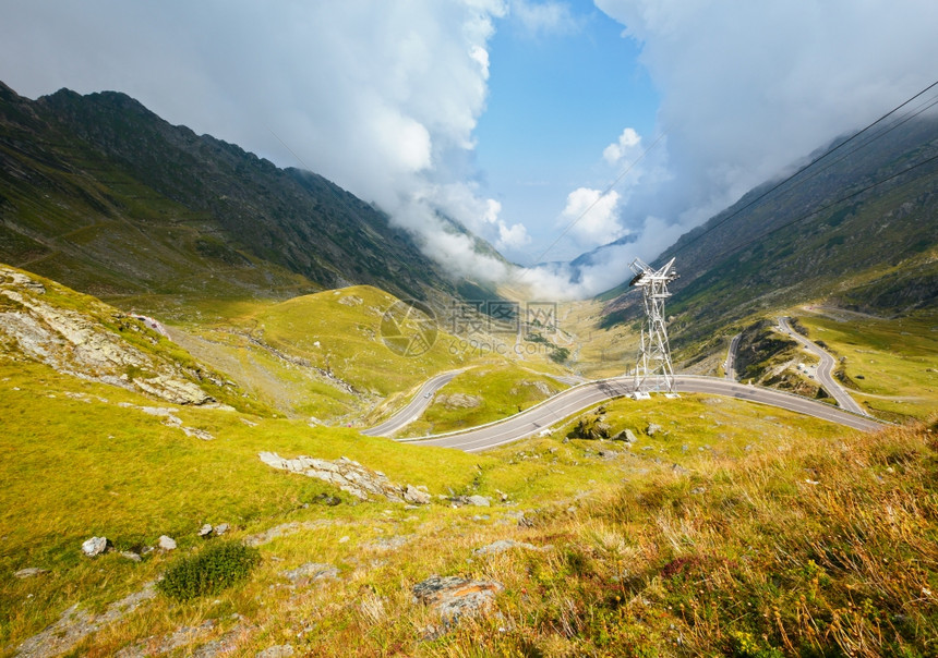 Transfagarasan公路罗马尼亚夏季山景图片