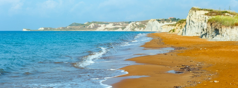 XiBeach海滩全景红色沙子和白悬崖早见希腊凯法洛尼亚爱奥海图片