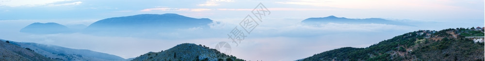 日出薄雾的夏季山地景观希腊凯法洛尼亚全景图片