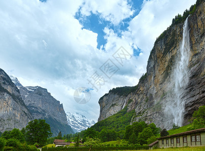 夏季山瀑瑞士图片