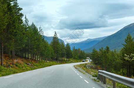 挪威的道路和山地貌图片