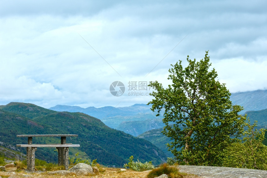 夏季多云的山地景观挪威图片