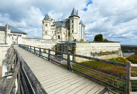 法国卢瓦尔河岸的索穆城堡景象建于10世纪2后期重建图片