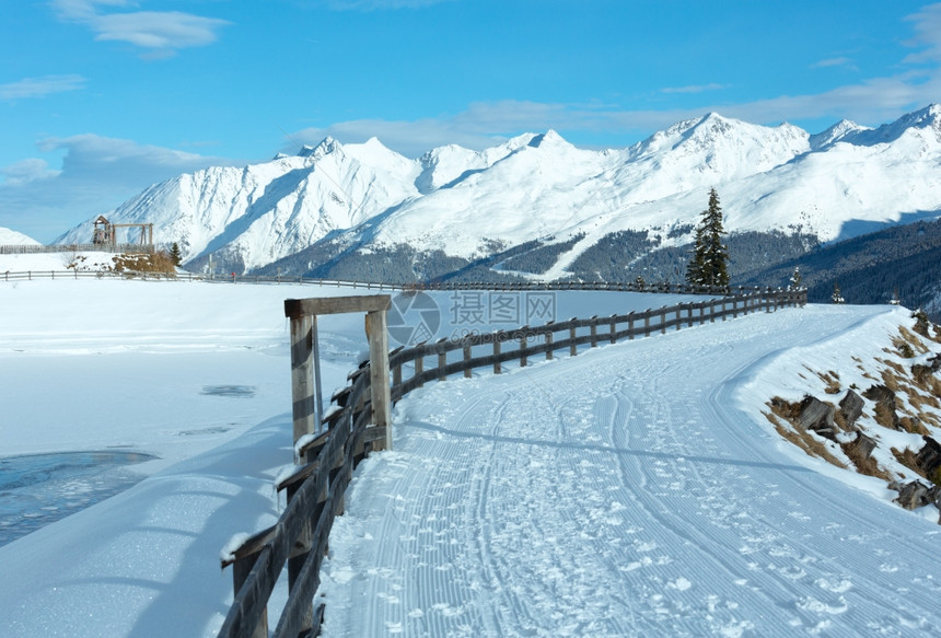 奥地利提罗兰山脉的Kappl滑雪区图片