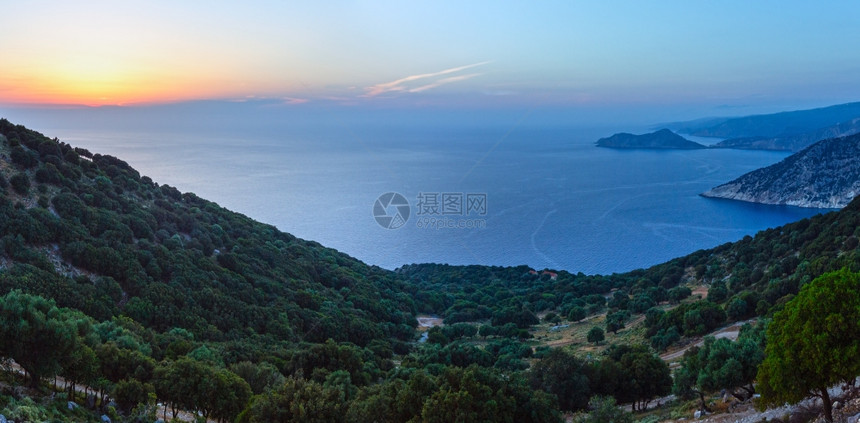 日落的夏季海岸线景观希腊凯法洛尼亚图片