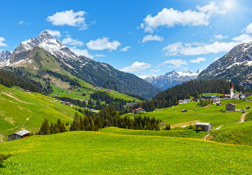 Biberkopf山奥地利沃斯拉尔贝格的夏季山景图片