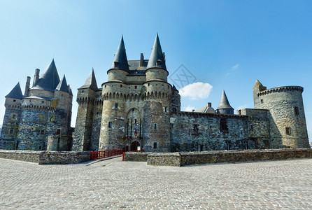 维特尔镇的中世纪城堡1末由维特尔的罗伯一世男爵建造图片