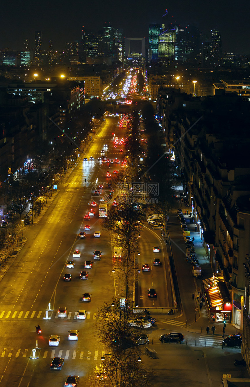 来自法国巴黎TriumphalArch的夜间城市景色所有人都无法辨认图片