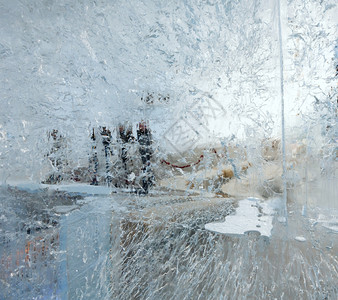 冰面的川透明墙有趣的图画和案后面房间的轮廓图片
