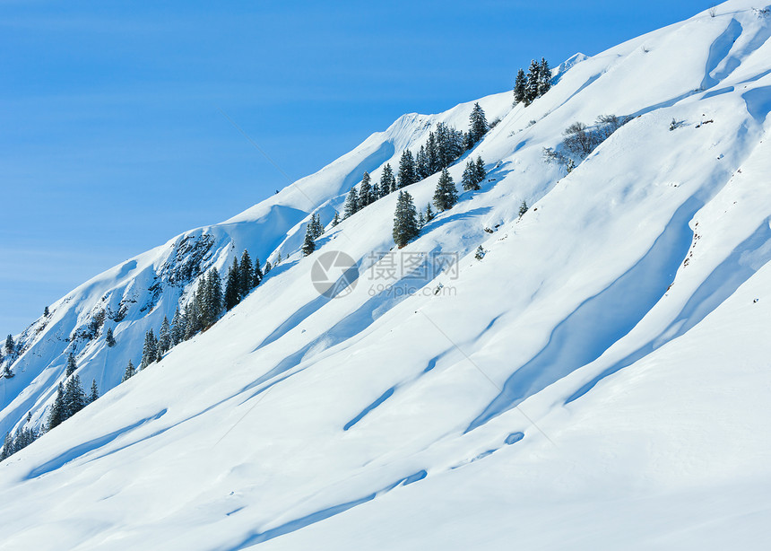 山丘冬季坡上有雪力和壁奥地利蒂罗尔图片
